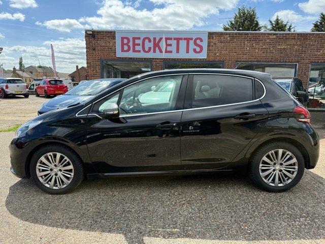 Peugeot 208 Bluehdi Allure Hatchback GJ16BWV Black #4