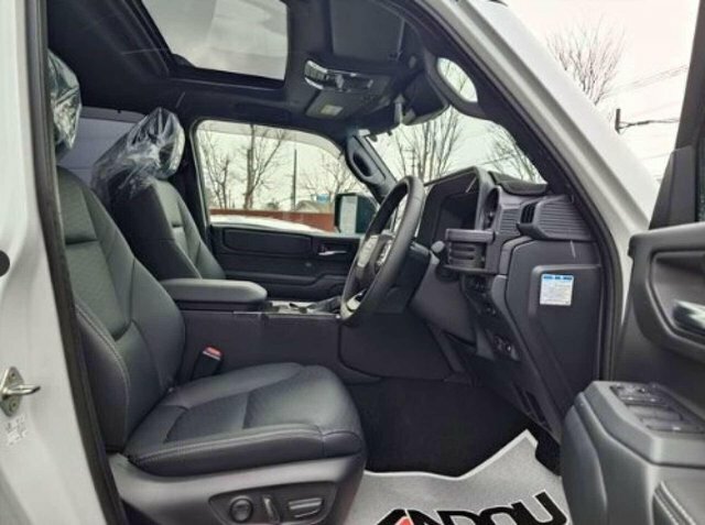 Toyota Land Cruiser 2.8D 250 VX First FLANDC1 White #2