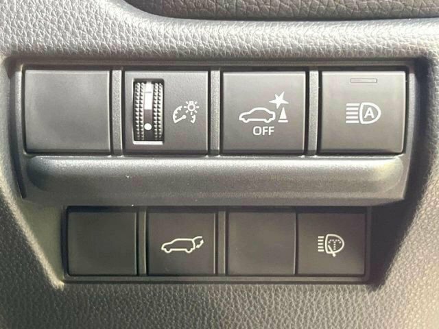 Toyota Land Cruiser 2.7 250 VX Suv White #6