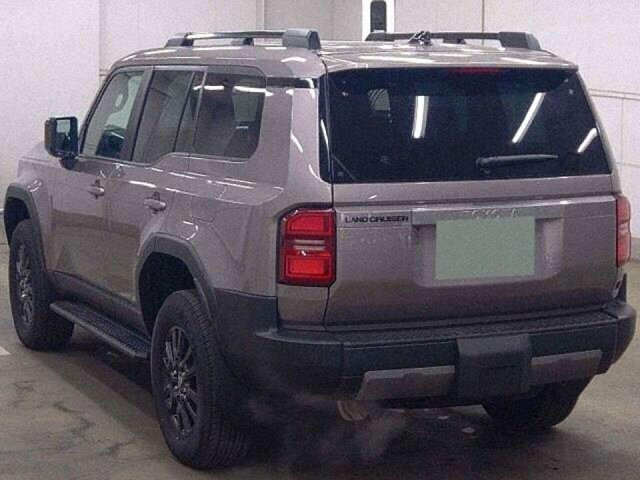 Toyota Land Cruiser 2.7 250 VX Suv White #4