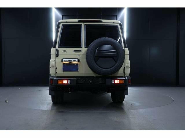 Toyota Land Cruiser 2.8D 76 Series Gdj76 GDJ7600 Beige #3
