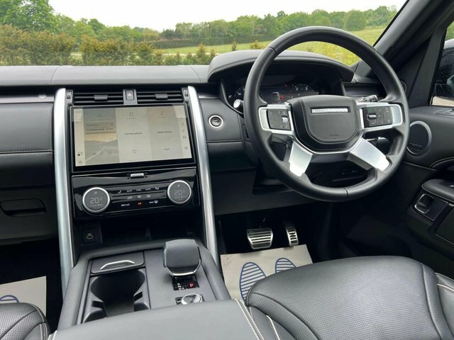 Land Rover Discovery 3.0 D300 Mhev Metropolitan YP24MJV Grey #3