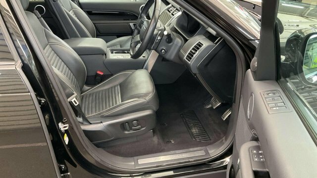 Land Rover Discovery 3.0 D300 Mhev Metropolitan Black #2