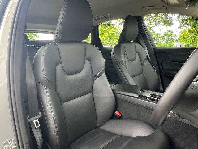 Volvo XC60 2.0 B4 Mhev Plus WD73LCA Silver #5