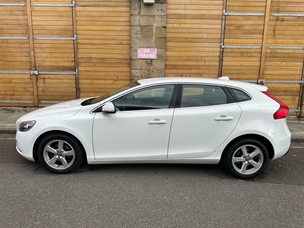 Volvo V40 Se White #4