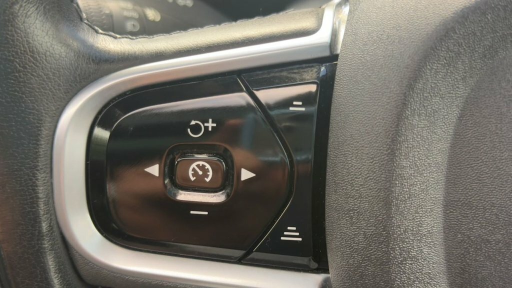 Volvo XC90 Momentum Grey #25