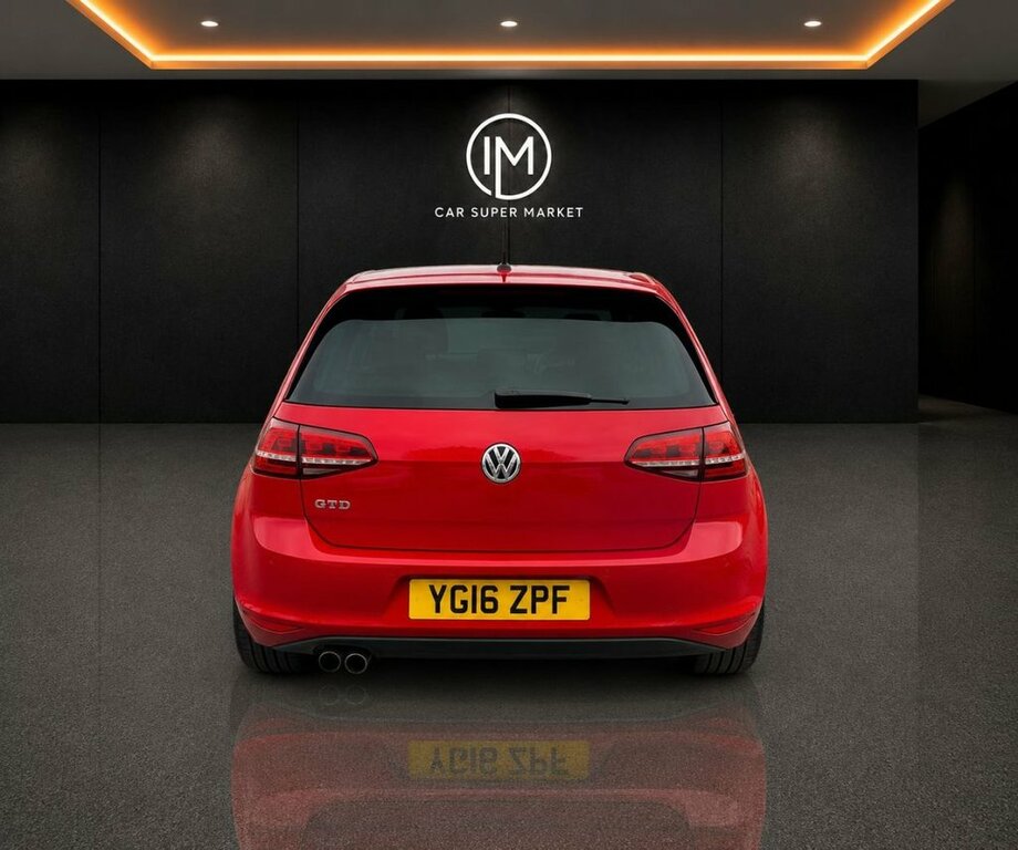Volkswagen Golf 2L Gtd Red #4