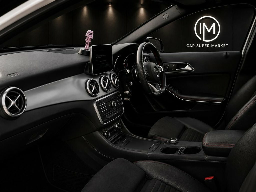 Mercedes-Benz GLA Class Gla 200 D Amg Line White #28