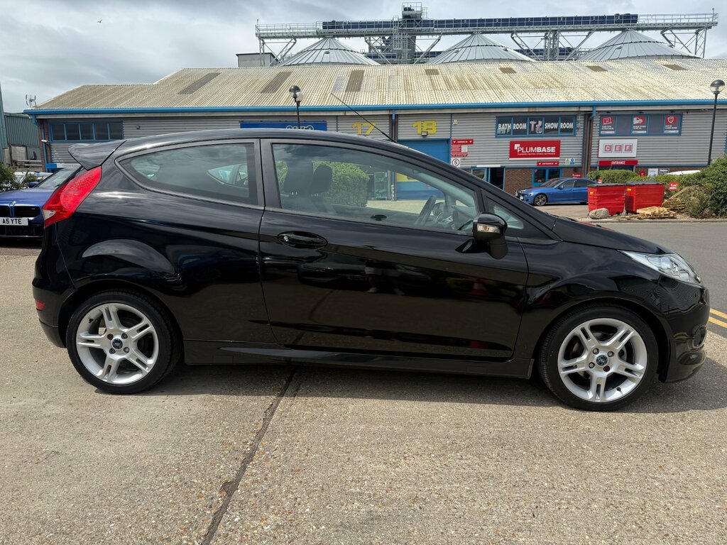 Ford Fiesta 1.6 Td Zetec S Hatchback 107 G Black #3