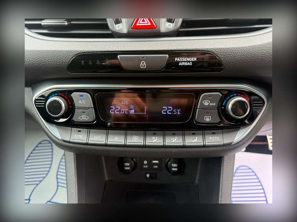 Hyundai I30 Hatchback Black #18