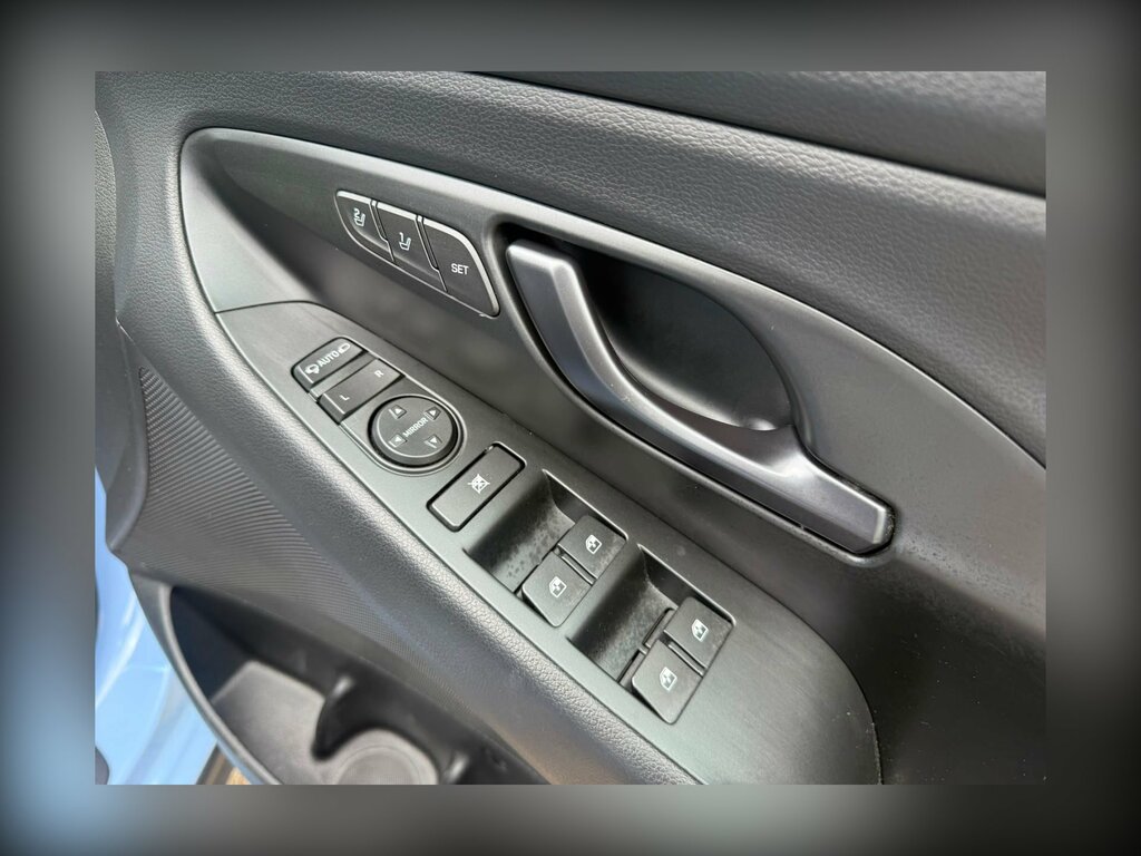 Hyundai I30 Hatchback Black #32