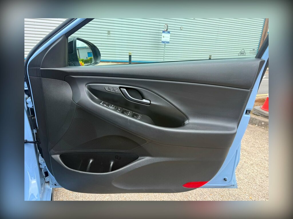 Hyundai I30 Hatchback Black #33