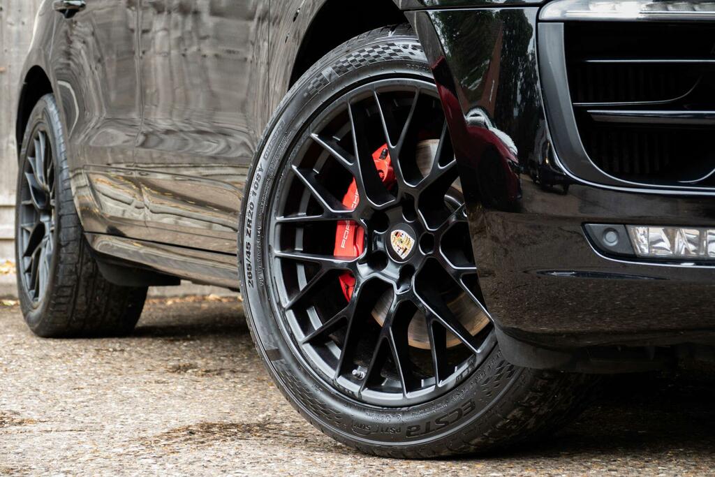 Porsche Macan Gts Black #2