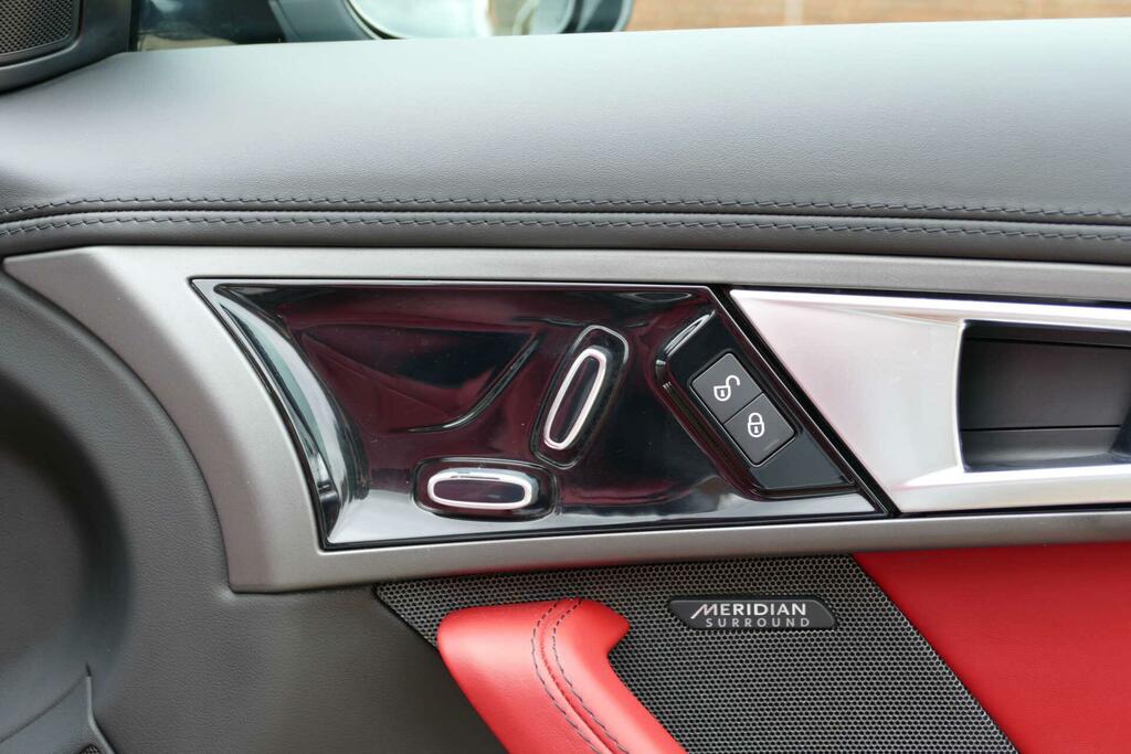 Jaguar F-Type Coupe 3.0 V6 S Euro 6 Ss 201515 Black #40