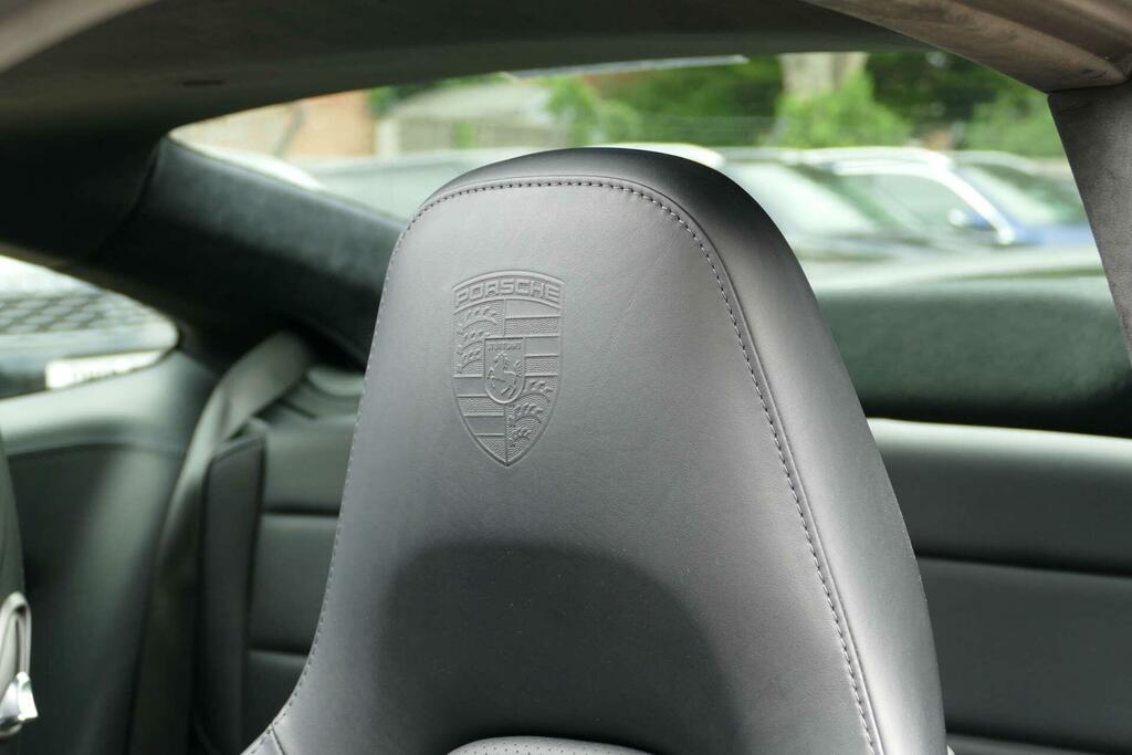 Porsche 911 911 Carrera 4S White #35