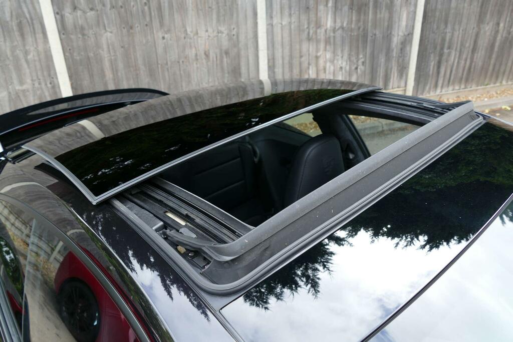 Porsche 911 911 Carrera 4S White #26