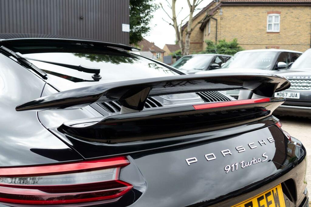 Porsche 911 911 Carrera 4S White #24