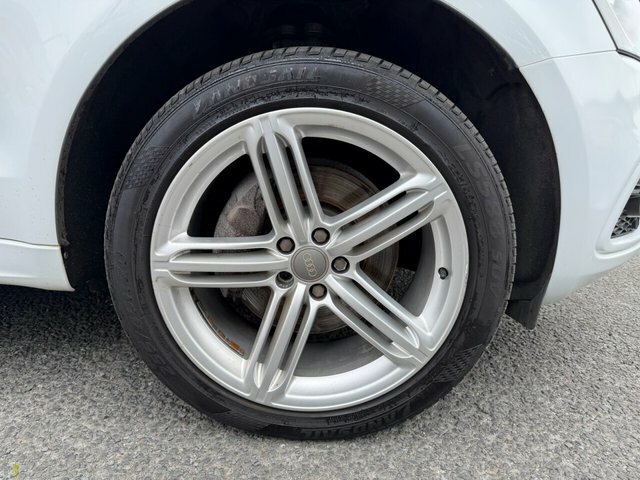 Audi Q5 Estate Black #8