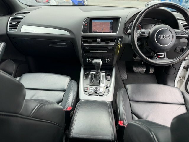 Audi Q5 Estate Black #11