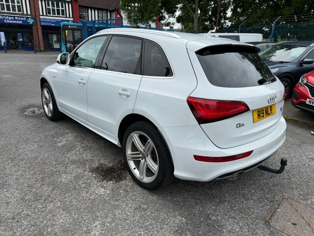 Audi Q5 Estate Black #5