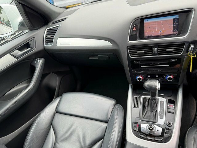 Audi Q5 Estate Black #15