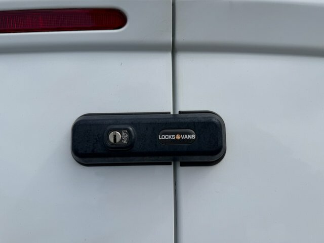 Peugeot Partner Mpv White #7