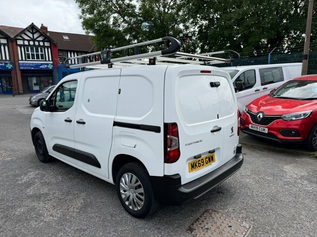 Peugeot Partner Mpv White #5