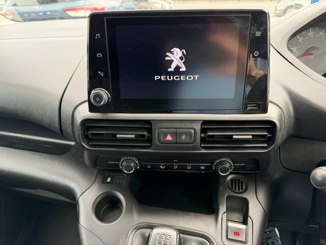 Peugeot Partner Mpv White #12