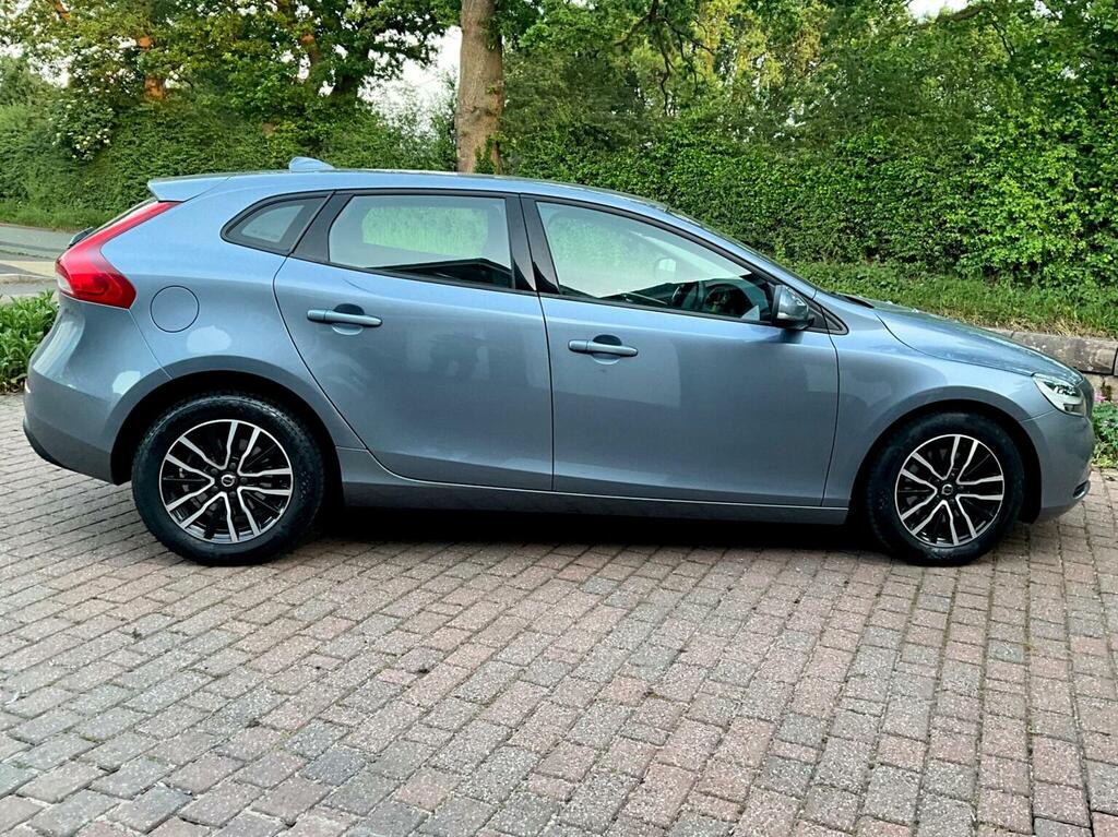 Volvo V40 Hatchback 2.0 T2 Gpf Momentum Euro 6 Ss 20 NK68JHL Blue #6