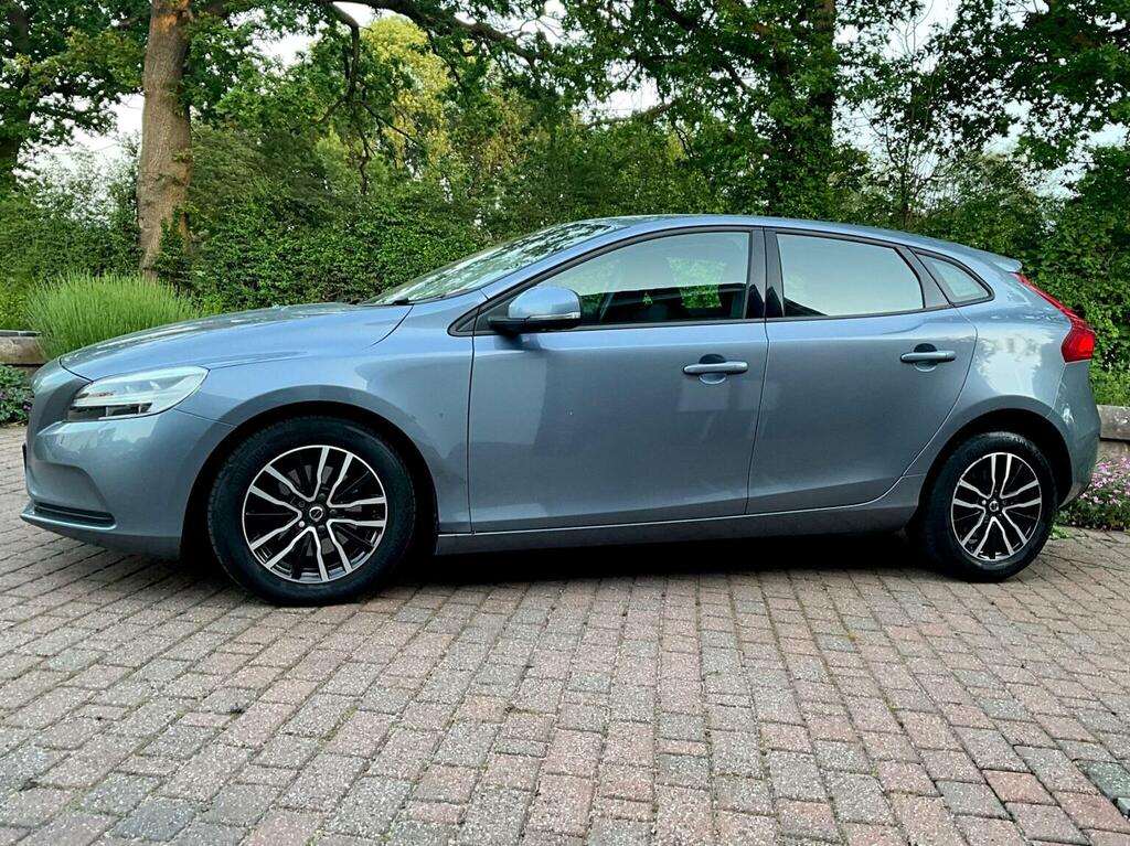 Volvo V40 Hatchback 2.0 T2 Gpf Momentum Euro 6 Ss 20 NK68JHL Blue #4