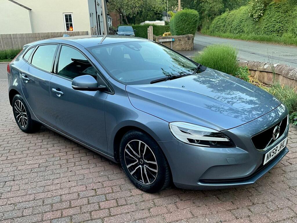 Volvo V40 Hatchback 2.0 T2 Gpf Momentum Euro 6 Ss 20 NK68JHL Blue #2