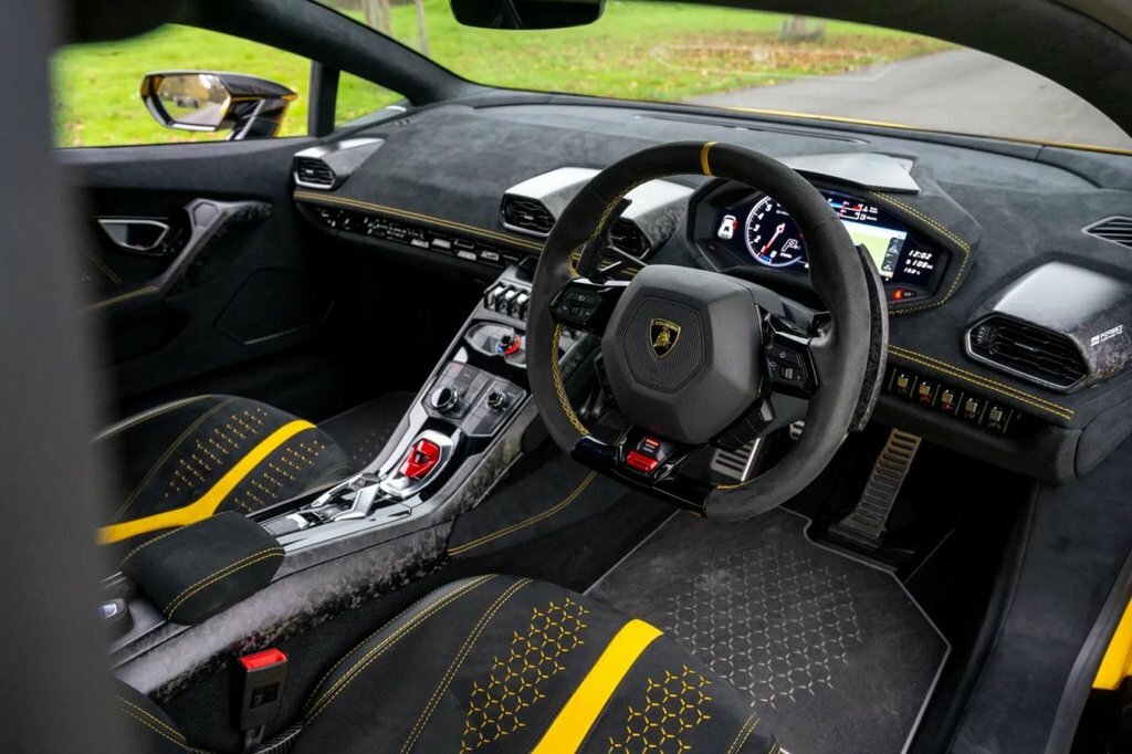 Lamborghini Huracan 2017 5.2 V10 Lp 640-4 Performante Coupe Black #3
