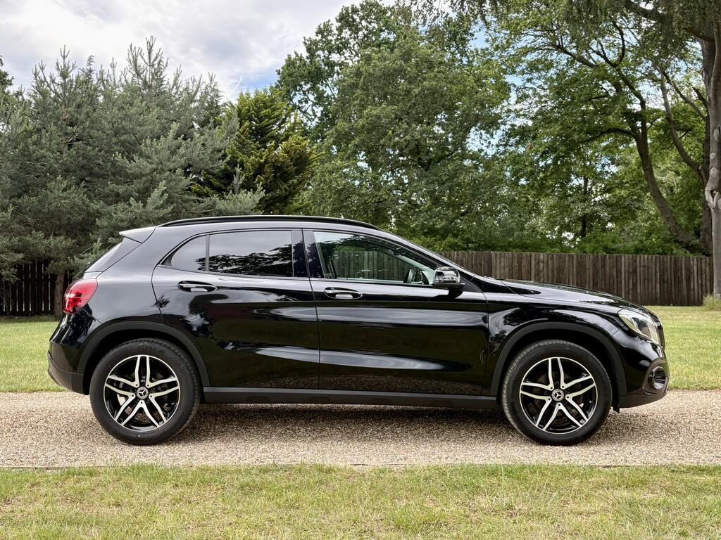Mercedes-Benz GLA Class Suv 1.6 Gla180 Urban Edition 202020 SV20JXH Black #3