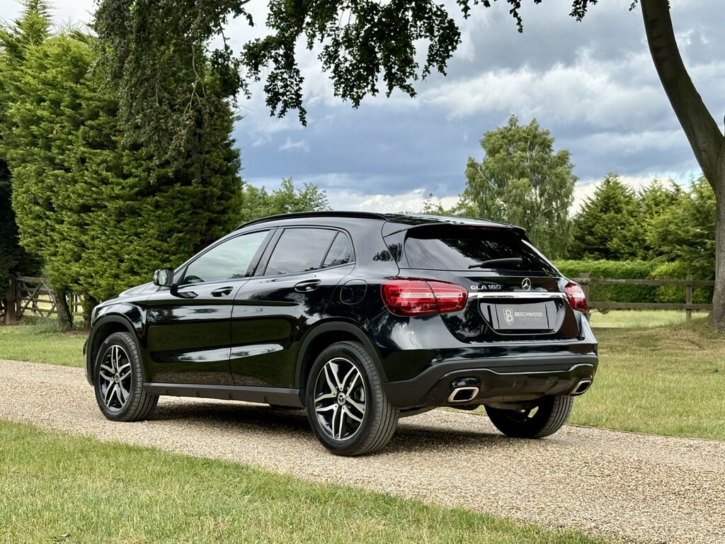 Mercedes-Benz GLA Class Suv 1.6 Gla180 Urban Edition 202020 SV20JXH Black #2