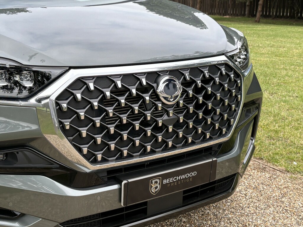 SsangYong Rexton Suv 2.2 D Ultimate 202323 Grey #4