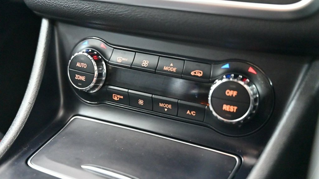 Mercedes-Benz CLA Class 2.1 Cla 220 D White #23