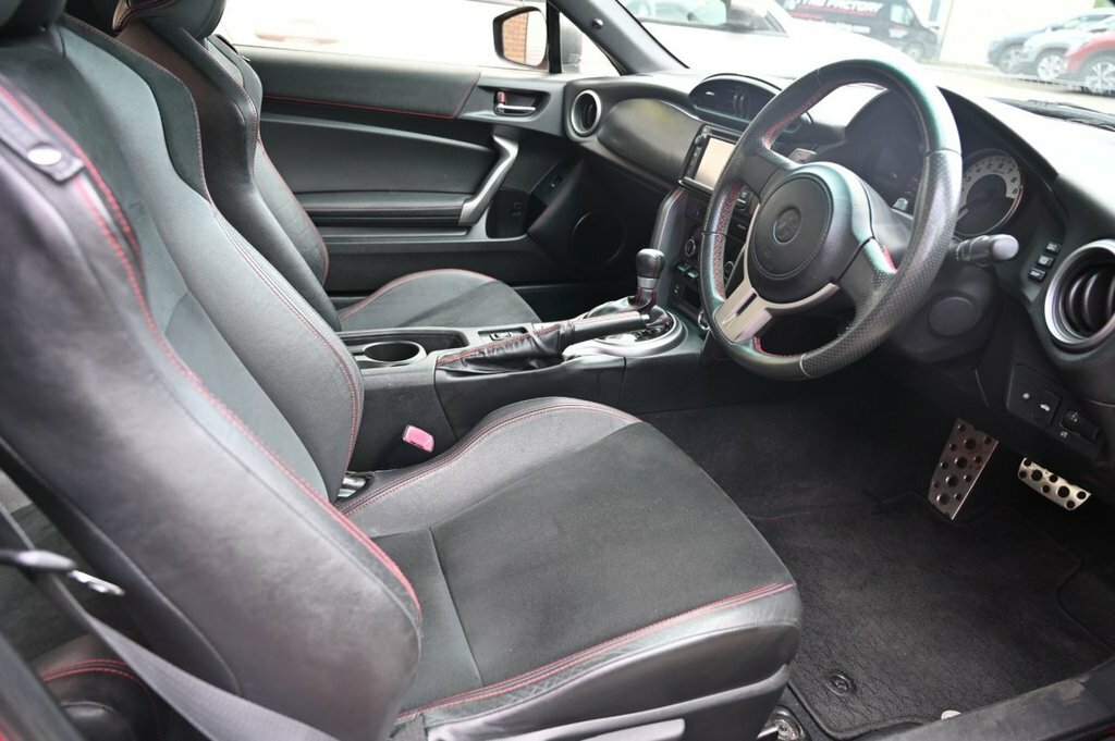 Toyota GT86 D-4s White #15