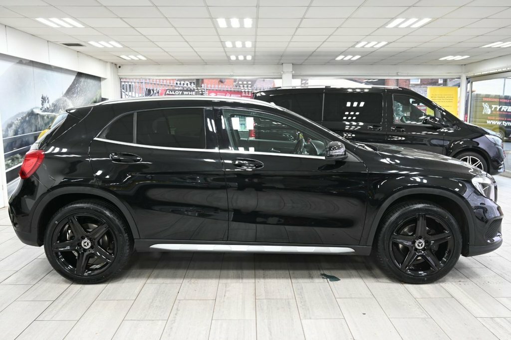 Mercedes-Benz GLA Class 2.1L Amg Line Black #3