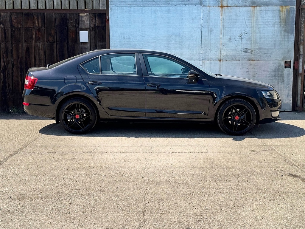 Skoda Octavia Tdi Elegance U3366 Black #3