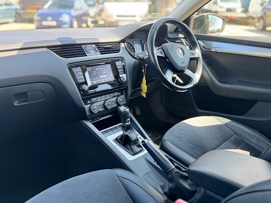 Skoda Octavia 2.0L Vrs Tsi 218 Bhp White #14