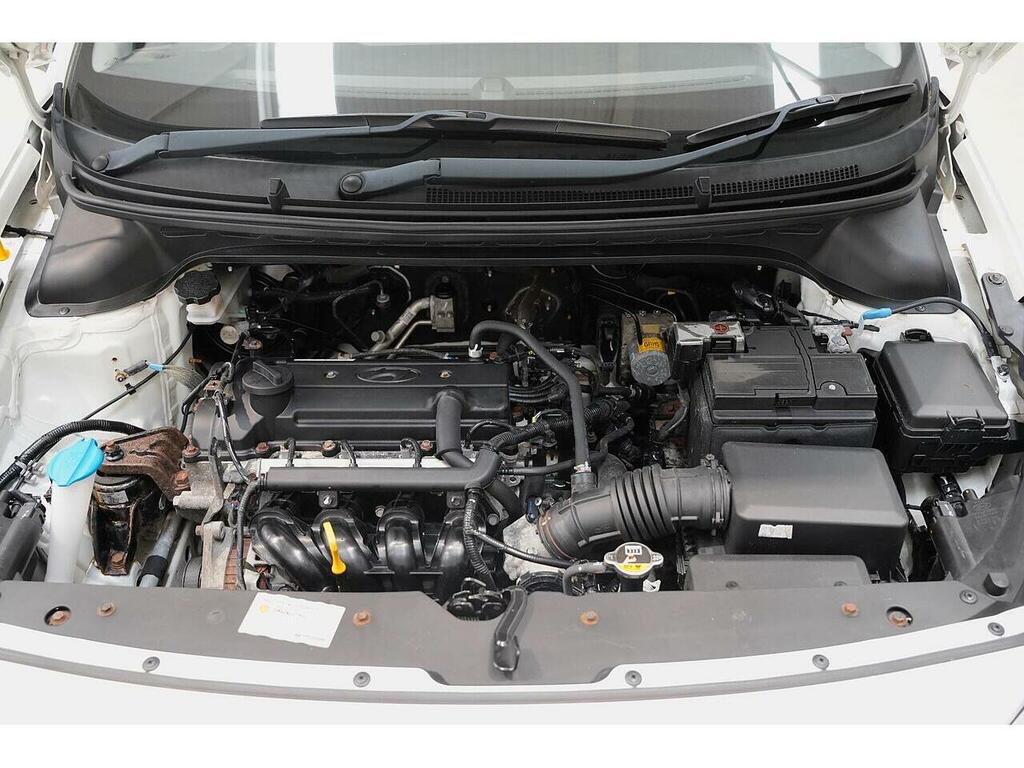 Hyundai I20 1.2 Mpi Premium Nav 83 Bhp White #23