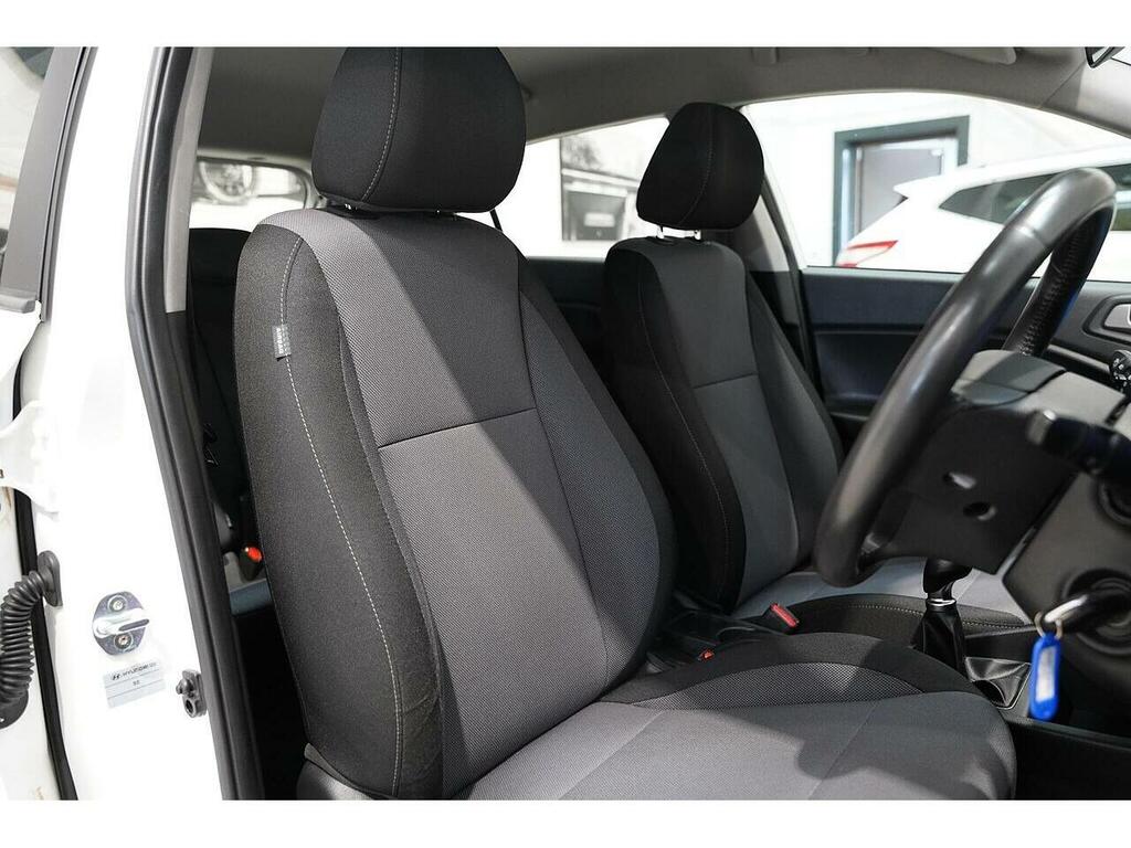 Hyundai I20 1.2 Mpi Premium Nav 83 Bhp White #13