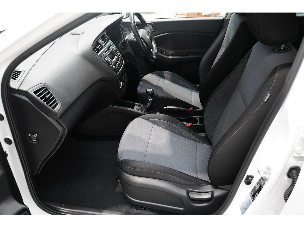 Hyundai I20 1.2 Mpi Premium Nav 83 Bhp White #10