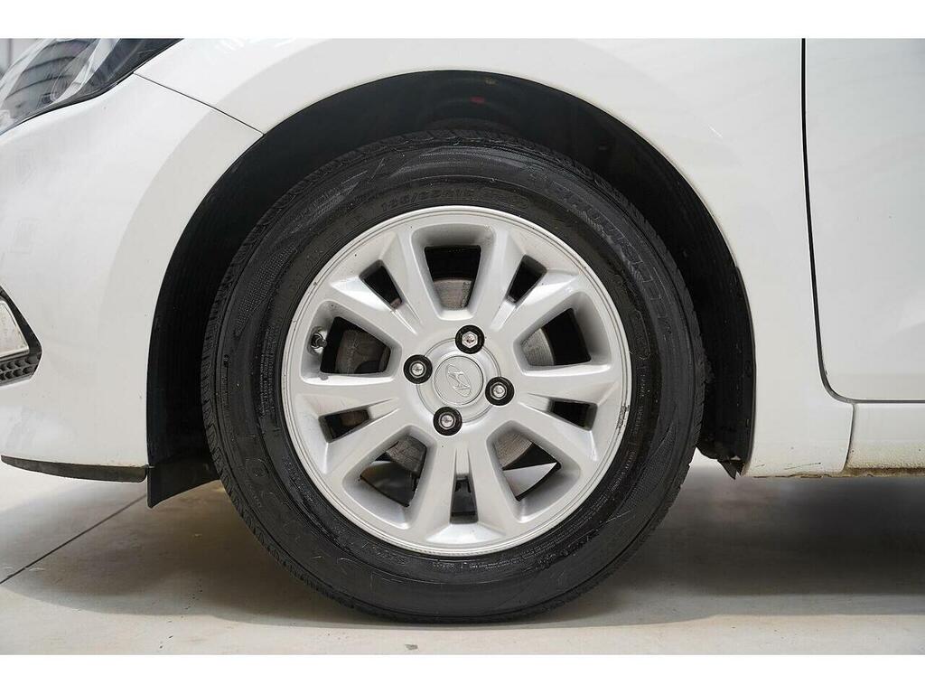 Hyundai I20 1.2 Mpi Premium Nav 83 Bhp White #24