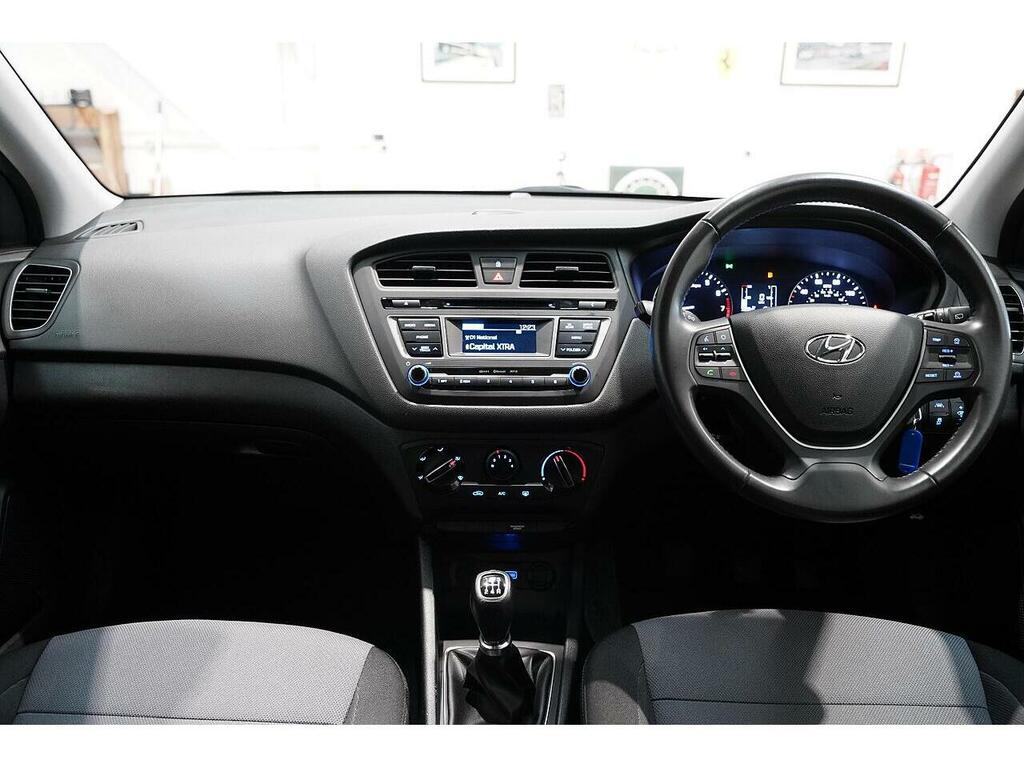 Hyundai I20 1.2 Mpi Premium Nav 83 Bhp White #9