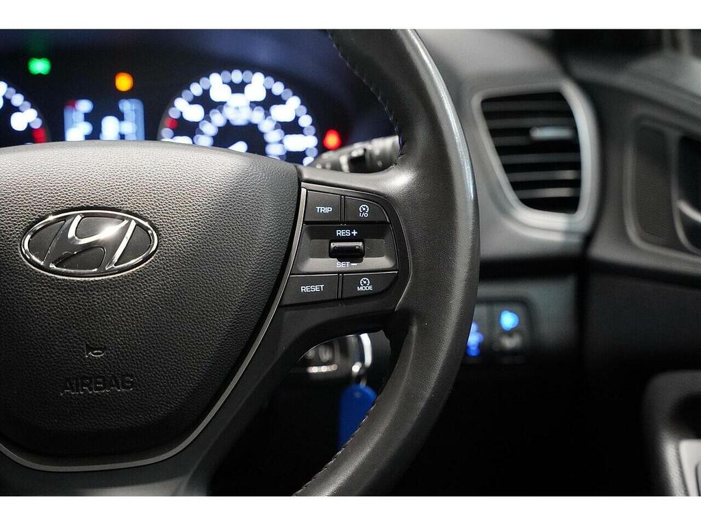 Hyundai I20 1.2 Mpi Premium Nav 83 Bhp White #17
