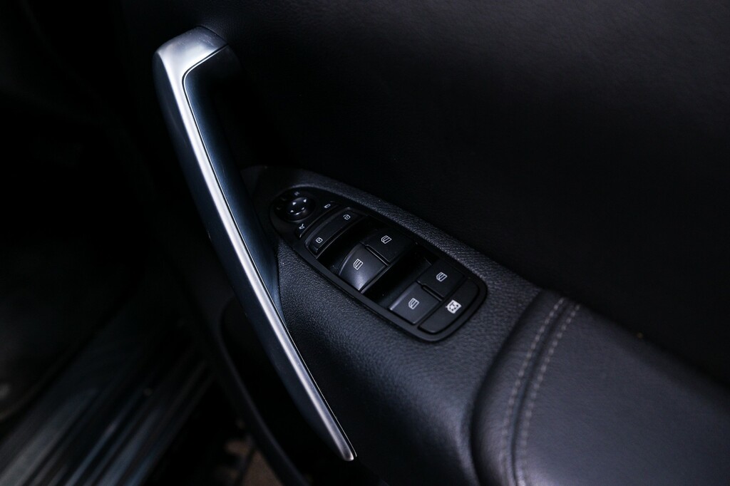 Mercedes-Benz X Class X250 D 4Matic Black #25