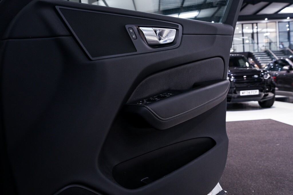 Volvo XC60 T4 Edition Red #30