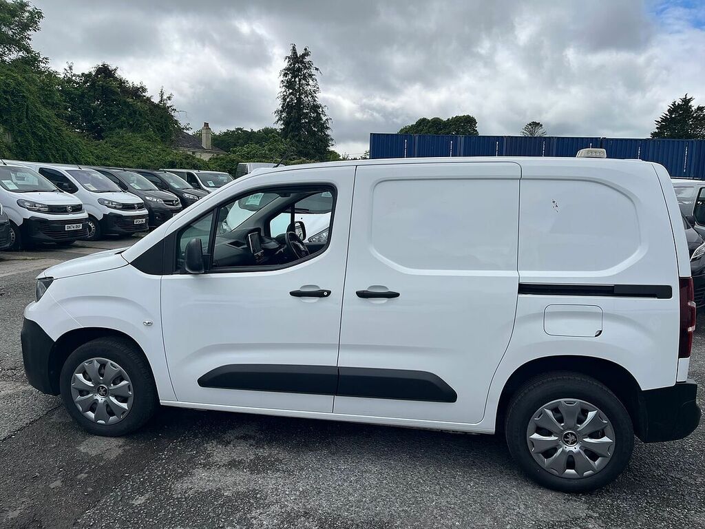 Peugeot Partner Bluehdi 1000 Professional Premium BT71OGG White #6