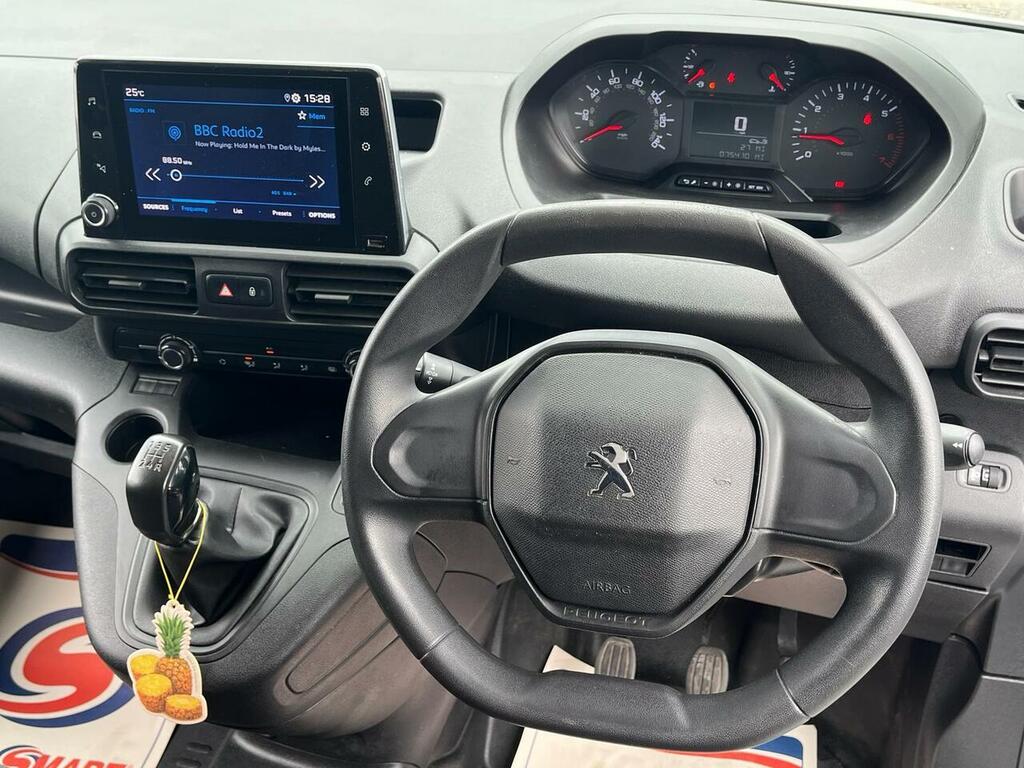 Peugeot Partner Bluehdi 1000 Professional Premium BT71OGG White #2